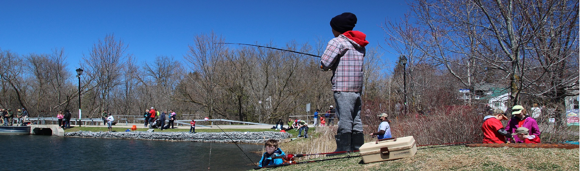 youngsters fishing during huck finn